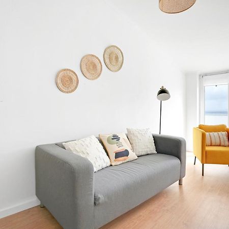 Sunny 2 Bedroom Apartment In Almada - Balconies With River View المظهر الخارجي الصورة