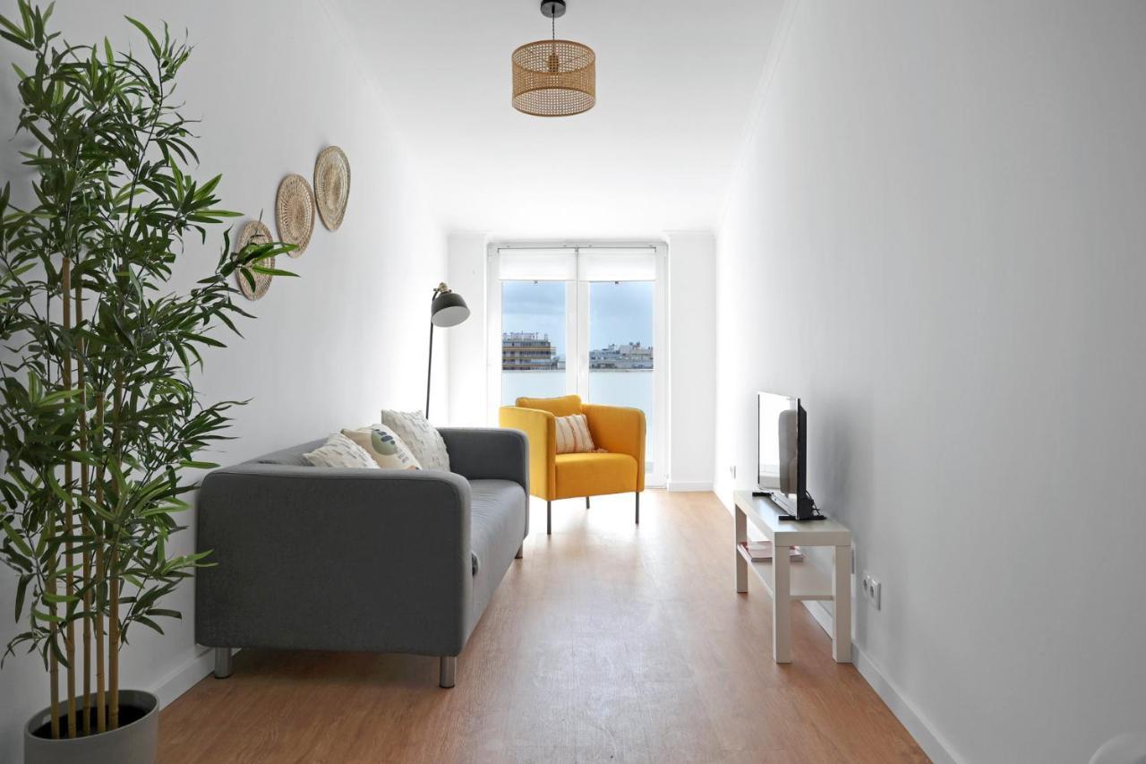 Sunny 2 Bedroom Apartment In Almada - Balconies With River View المظهر الخارجي الصورة