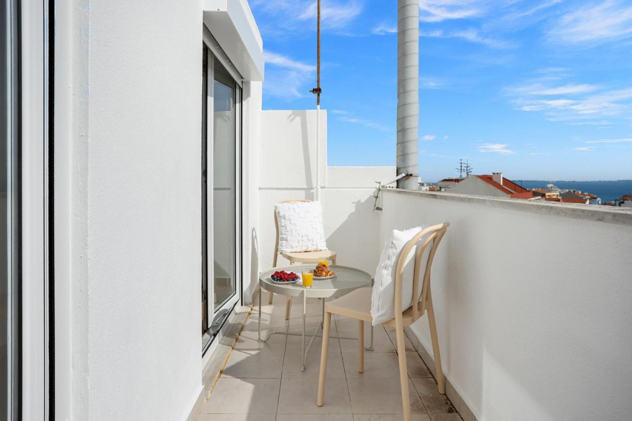 Sunny 2 Bedroom Apartment In Almada - Balconies With River View المظهر الخارجي الصورة
