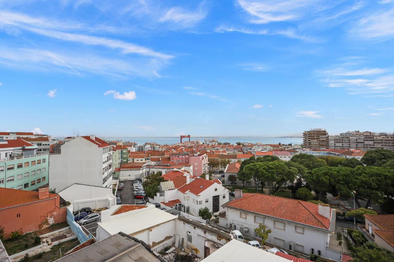 Sunny 2 Bedroom Apartment In Almada - Balconies With River View المظهر الخارجي الصورة